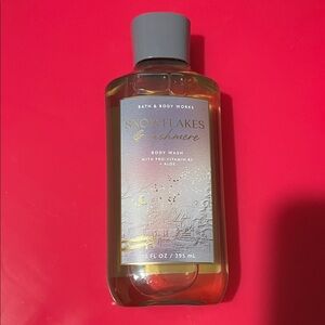 Bath & Body Works Snowflakes & Cashmere Body Wash - Gray and Gold